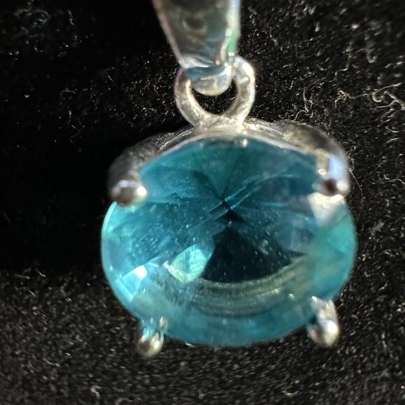 Elegant Blue Stone & Silver Tone Pendant Necklace – Fashion Jewelry Accessory - Picture 3 of 4